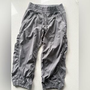 Ivivva girls size 14 athletica capri pants